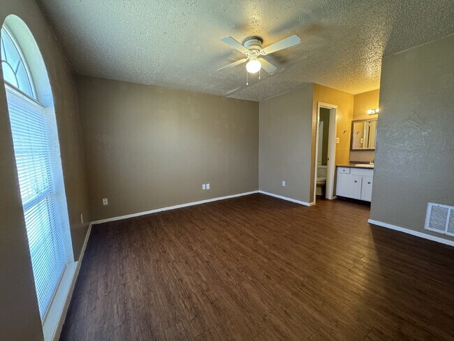 Building Photo - Comfortable 3/2 house in West Lubbock