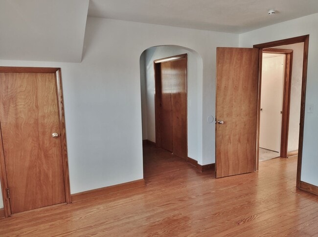 Building Photo - 4 Bed / 2 Bath Single Family Home