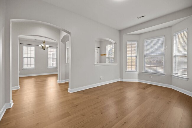 Building Photo - 10724 Alvarado Way