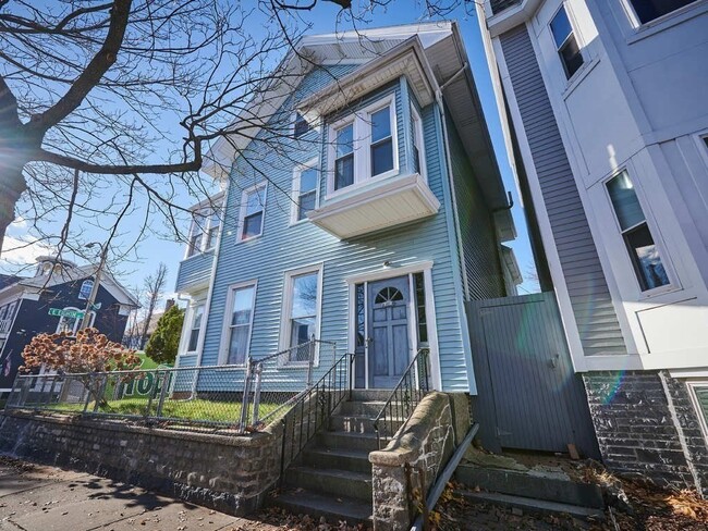 Building Photo - 357 K St