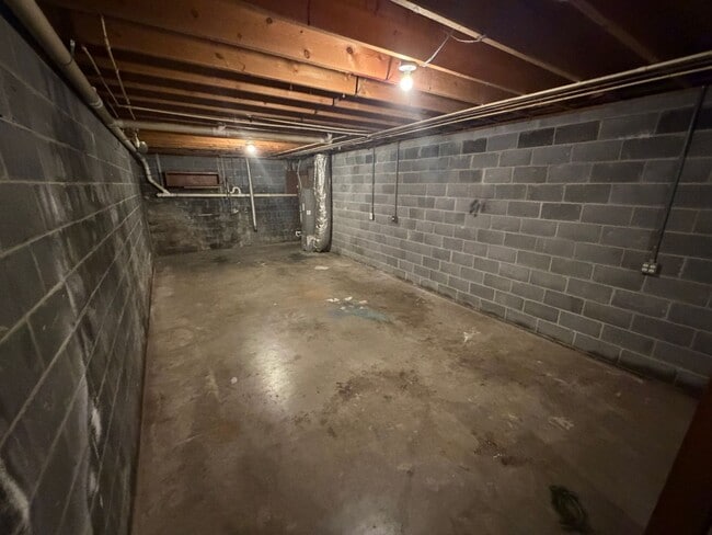 Building Photo - Three Springs Rd. 2188-2190