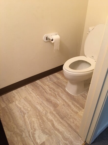 half bath in master - 5629 Cross Timbers Dr