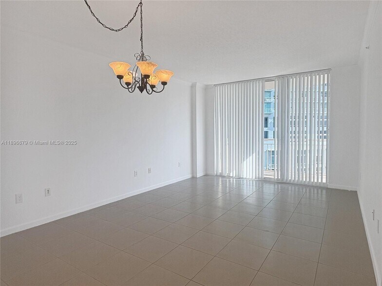 Building Photo - 2000 N Bayshore Dr