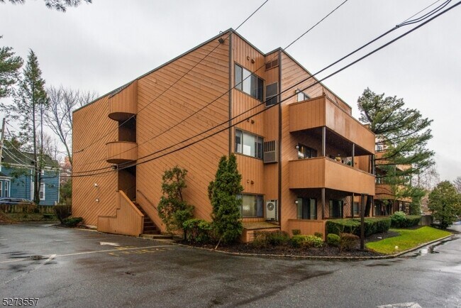 Building Photo - 969 Bloomfield Ave