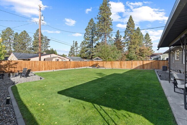 Building Photo - Beautiful Single Family Home!
