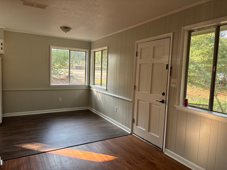 Building Photo - 205 Whitehall Rd