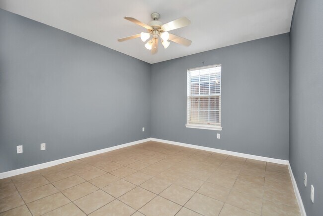 Building Photo - 11899 Algonquin Dr