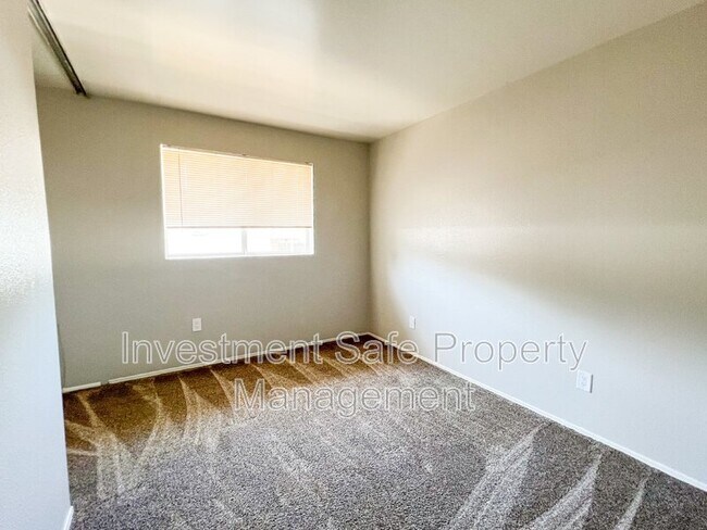 Building Photo - 2504 Gladiola Dr