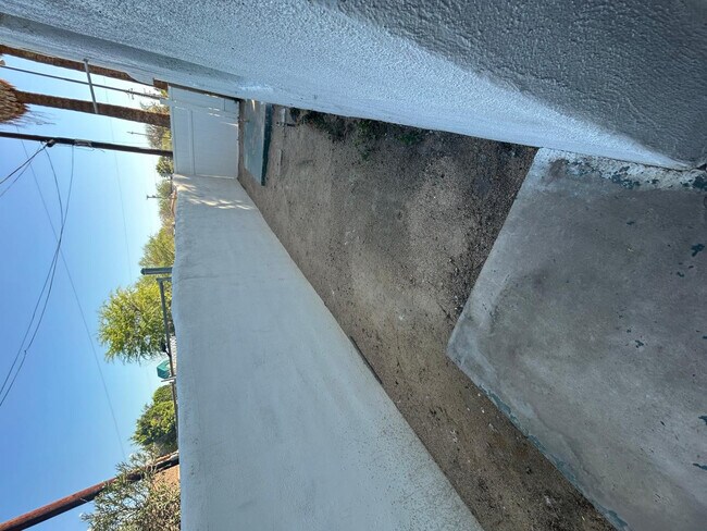 Building Photo - 5908 West Myrtle Ave