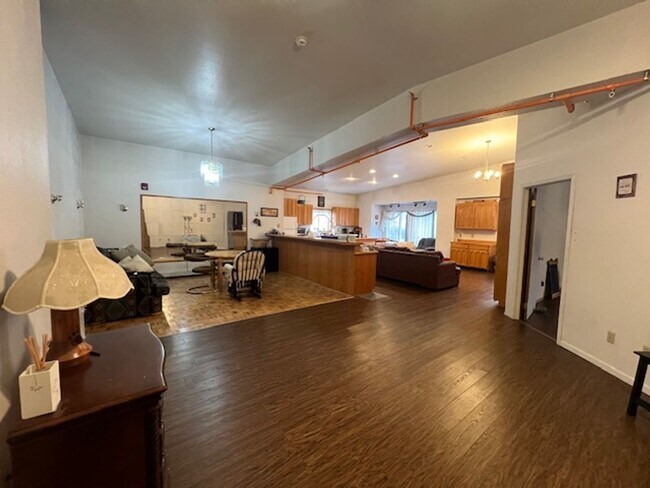 Building Photo - 917 Mill Bay Rd