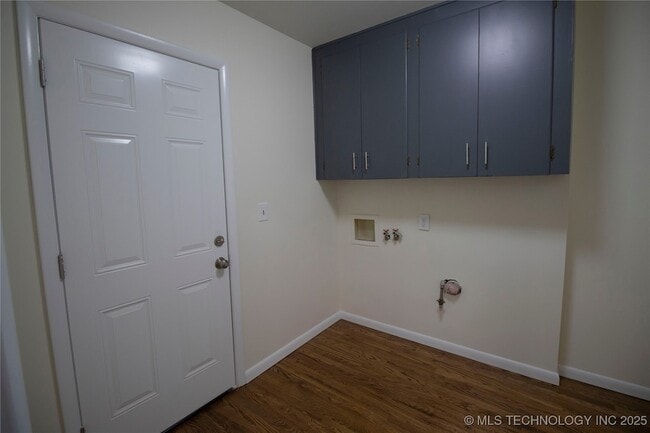 Building Photo - 5678 S Yorktown Pl