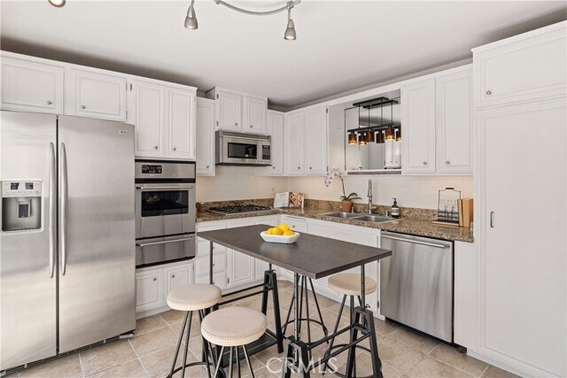 Building Photo - 1140 Manhattan Beach Blvd