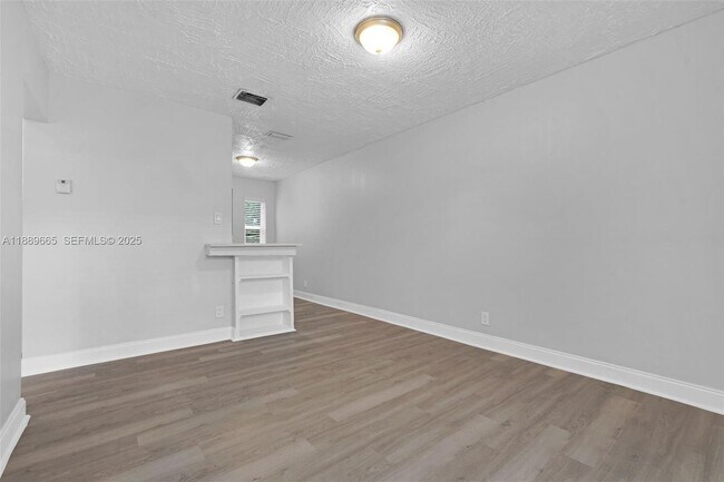 Building Photo - 746 SW 4th St