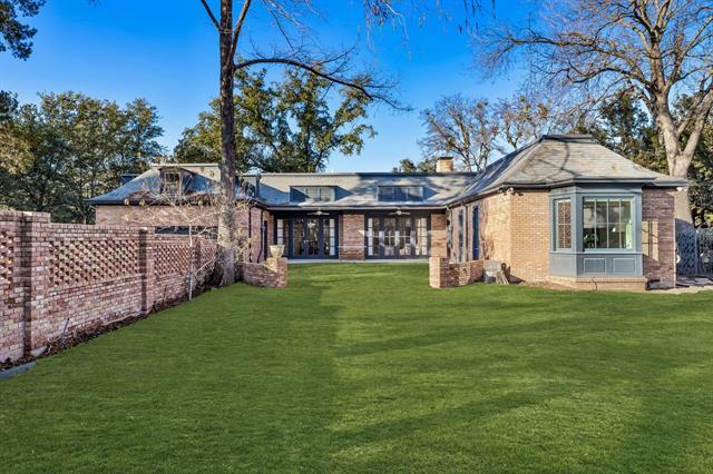 Building Photo - 1 Willow Wood Cir