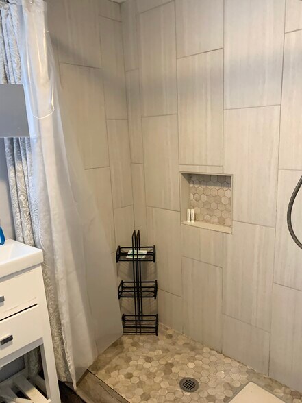 Building Photo - 2320 Vista Ave