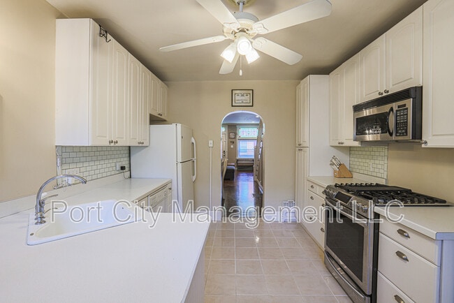 Building Photo - 813 S Belnord Ave