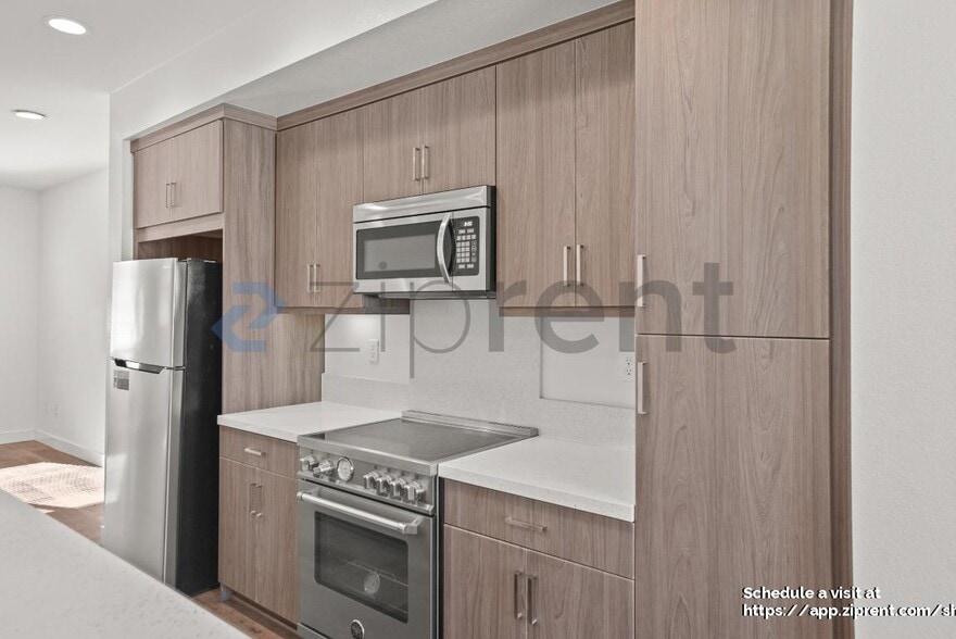 Building Photo - 985 24th St