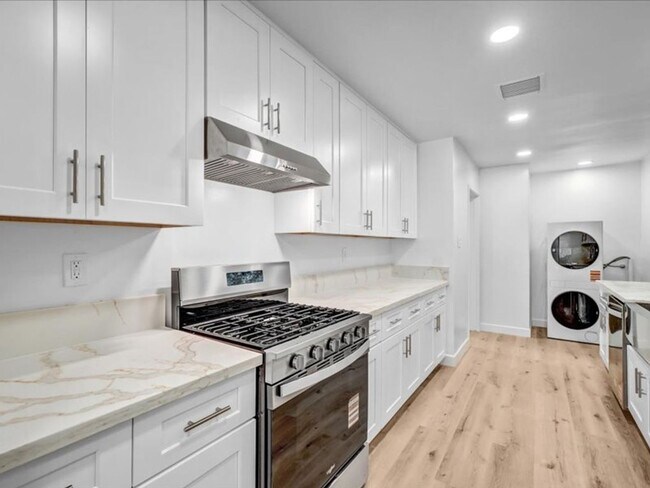 Building Photo - 4847 Ocana Ave