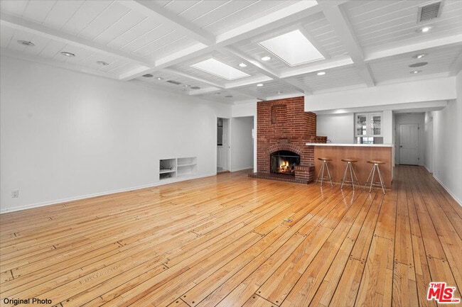 Building Photo - 4031 Hollyline Ave