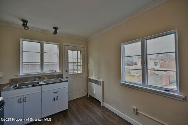 Building Photo - 1025 Ridge Ave