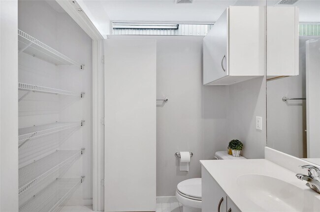 Building Photo - 2605 Calumet St