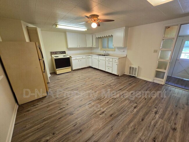 Building Photo - 119 Maggie Way