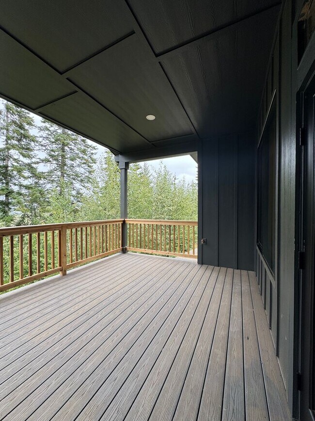 Building Photo - Luxury Rural Home Close to Town for Lease