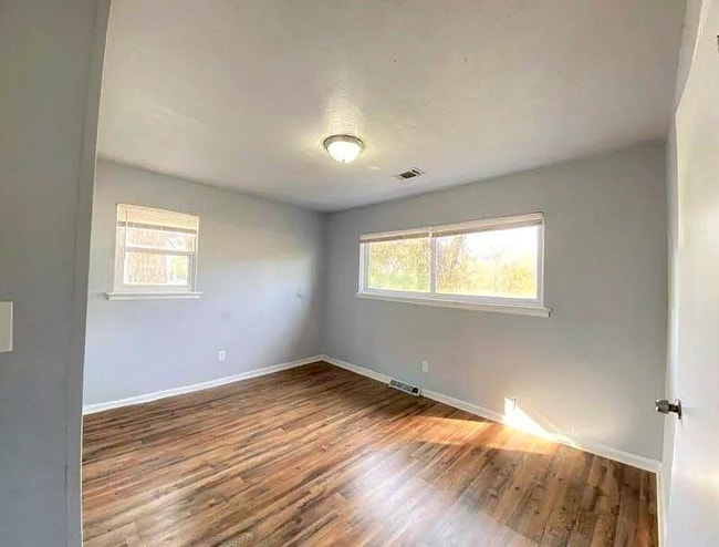 Building Photo - 533 Branham Ave SW