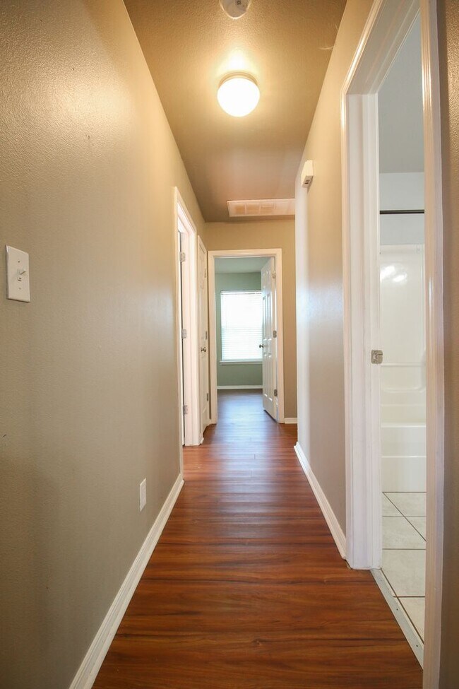 Building Photo - 3 Bed 2 Bath Rental Home in Tulsa