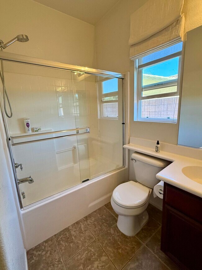 Building Photo - 1122 Oro Ridge