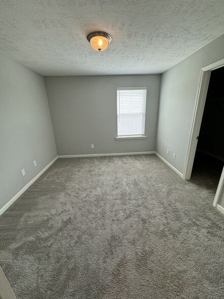 Building Photo - 3727 Selina Dr