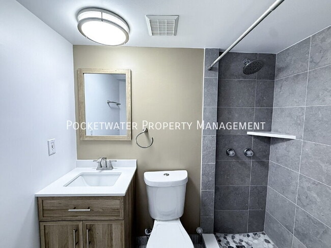 Building Photo - 575 Spruce Cir