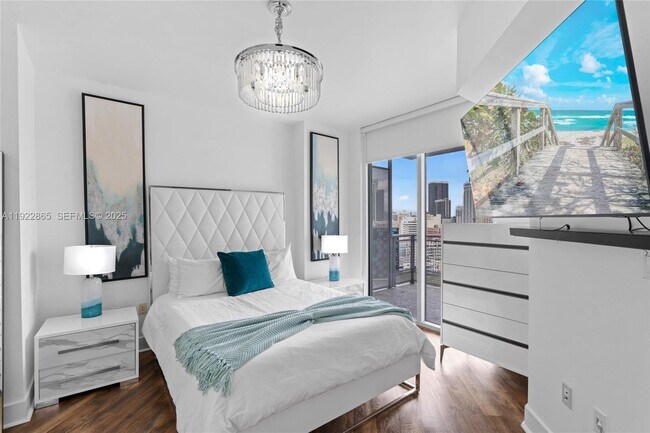 Building Photo - 350 S Miami Ave