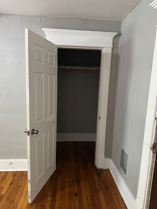 Building Photo - 1020 Sharpe Ave