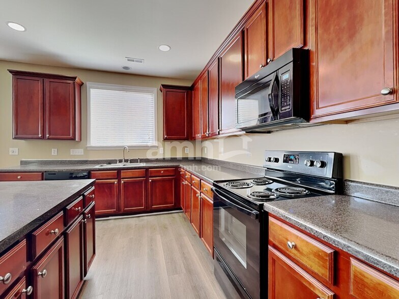Building Photo - 2845 Roundleaf Ct