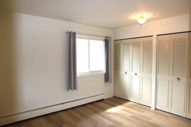 Building Photo - 1257 Island Dr