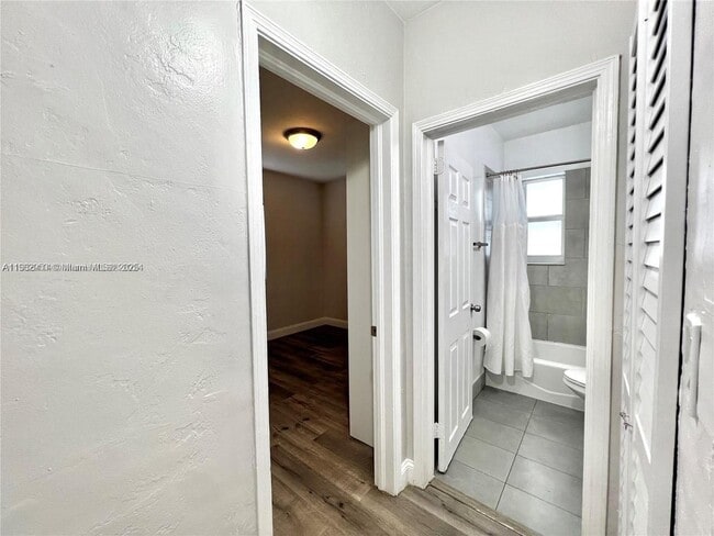 Building Photo - 5924 SW 41st St