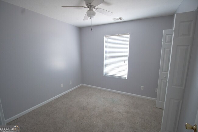 Building Photo - 8002 Ponderosa Pine Ave