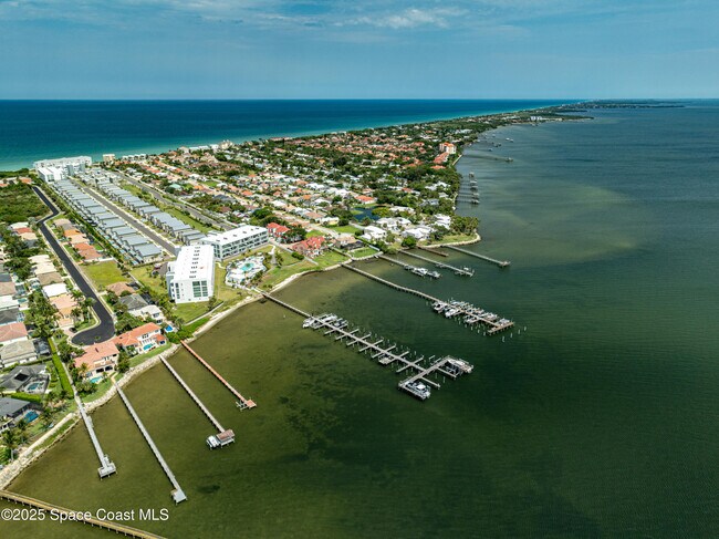 Building Photo - 225 Strand Dr