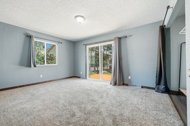 Building Photo - 3137 W 20th Ave