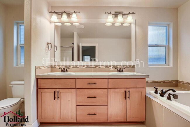 Building Photo - Gorgeous 4-Bedroom Home Near Nike & Intel ...