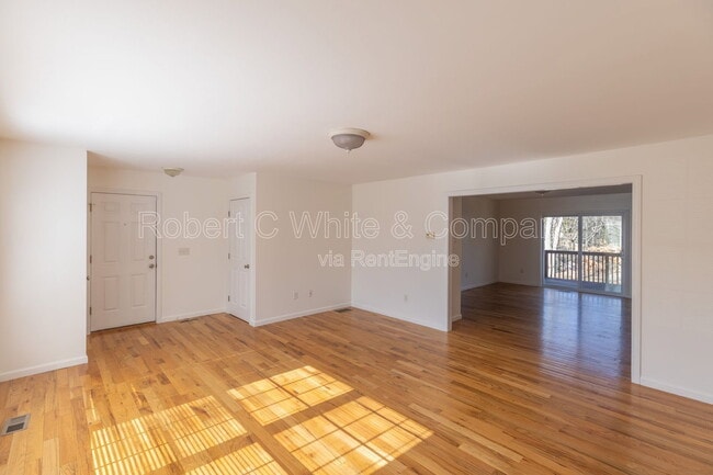 Building Photo - 10 Winthrop Dr