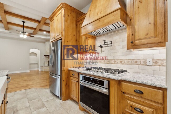 Building Photo - 113 Maral Ln