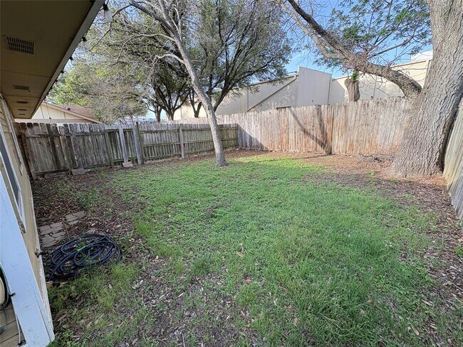 Building Photo - 12814 Hymeadow Dr