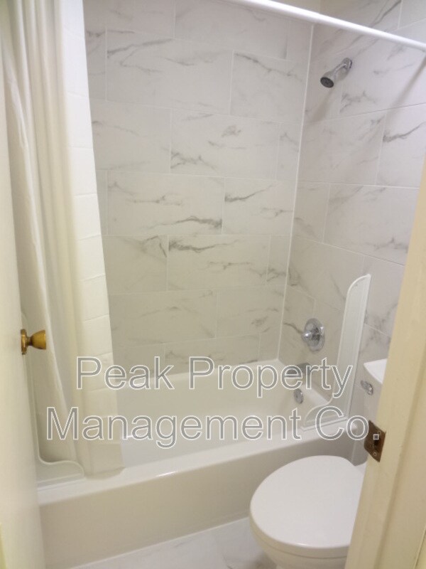 Building Photo - 512 E Monroe Dr