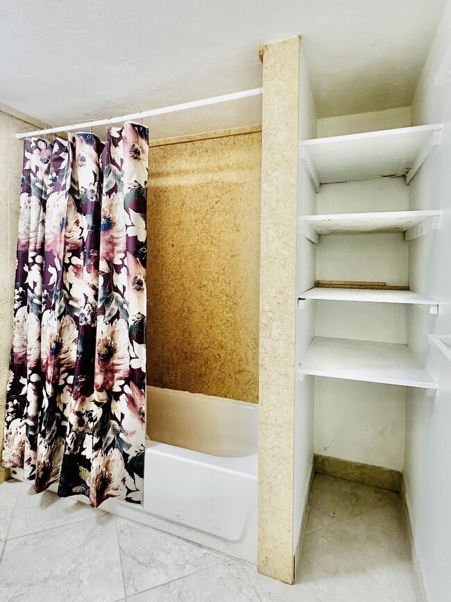 Building Photo - 826 Wiggins Pass Rd