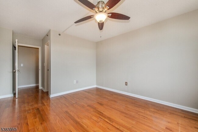 Building Photo - 300 Main St