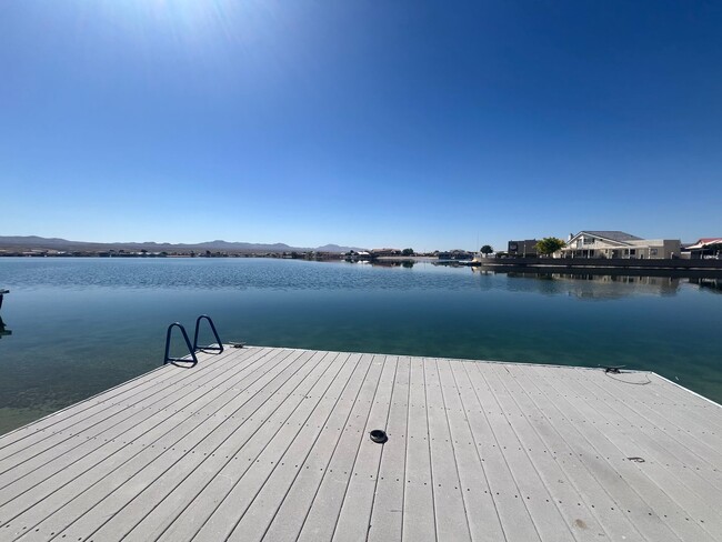 Building Photo - Lake front 3 bed 2 bth home in Helendale!