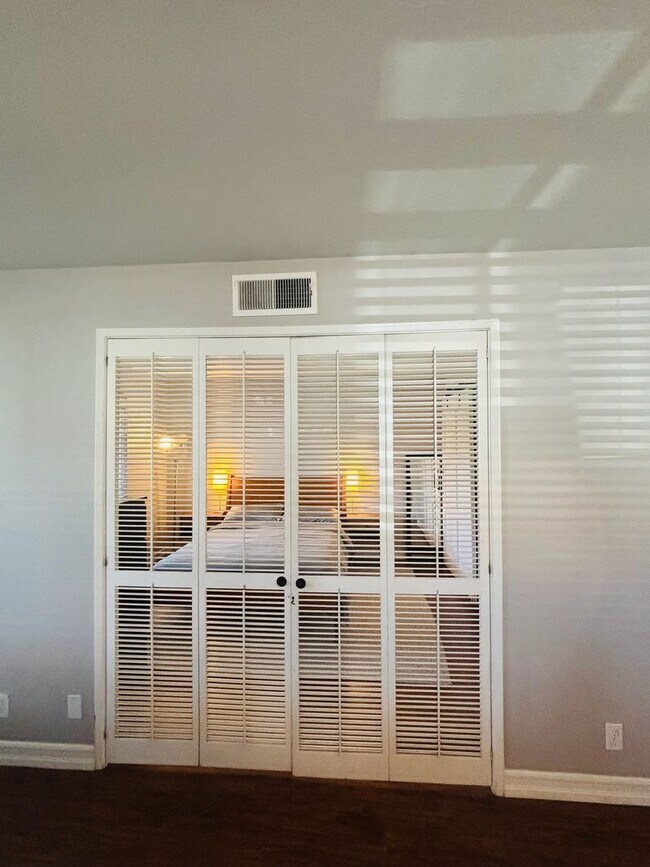 Building Photo - Walk to the Beach