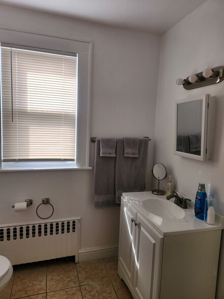 2/2 BATHROOM - 85 Manhattan Ave